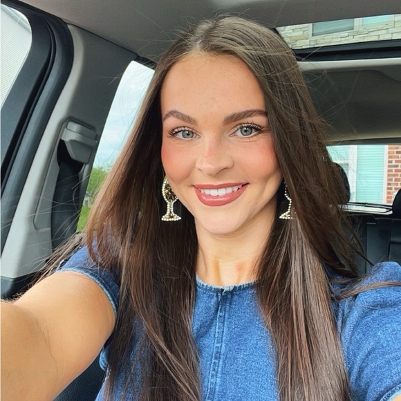 ABOUT ME 💙 - Picture 1 of 4